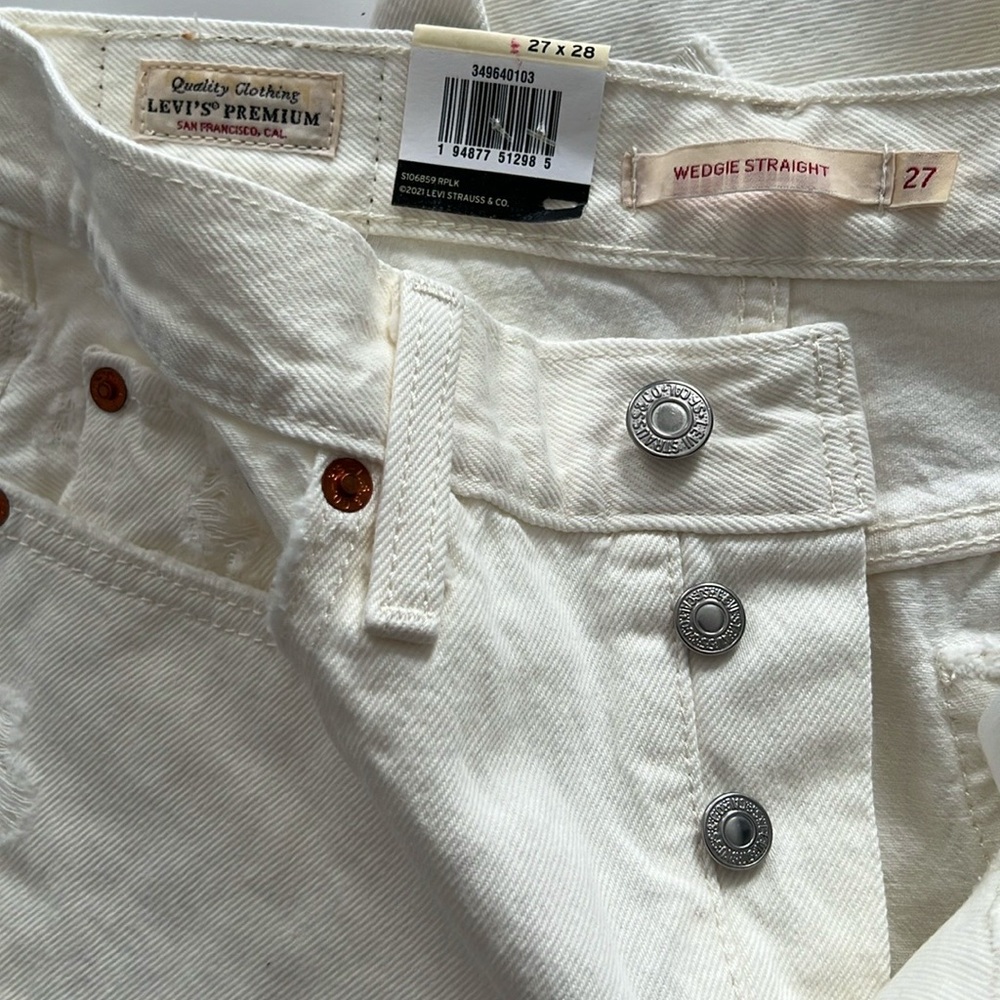 Levi’s Wedgie Straight - Picture 13 of 16